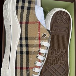 Burberry Men & Women Shoes 
