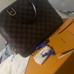 Louis Vuitton 