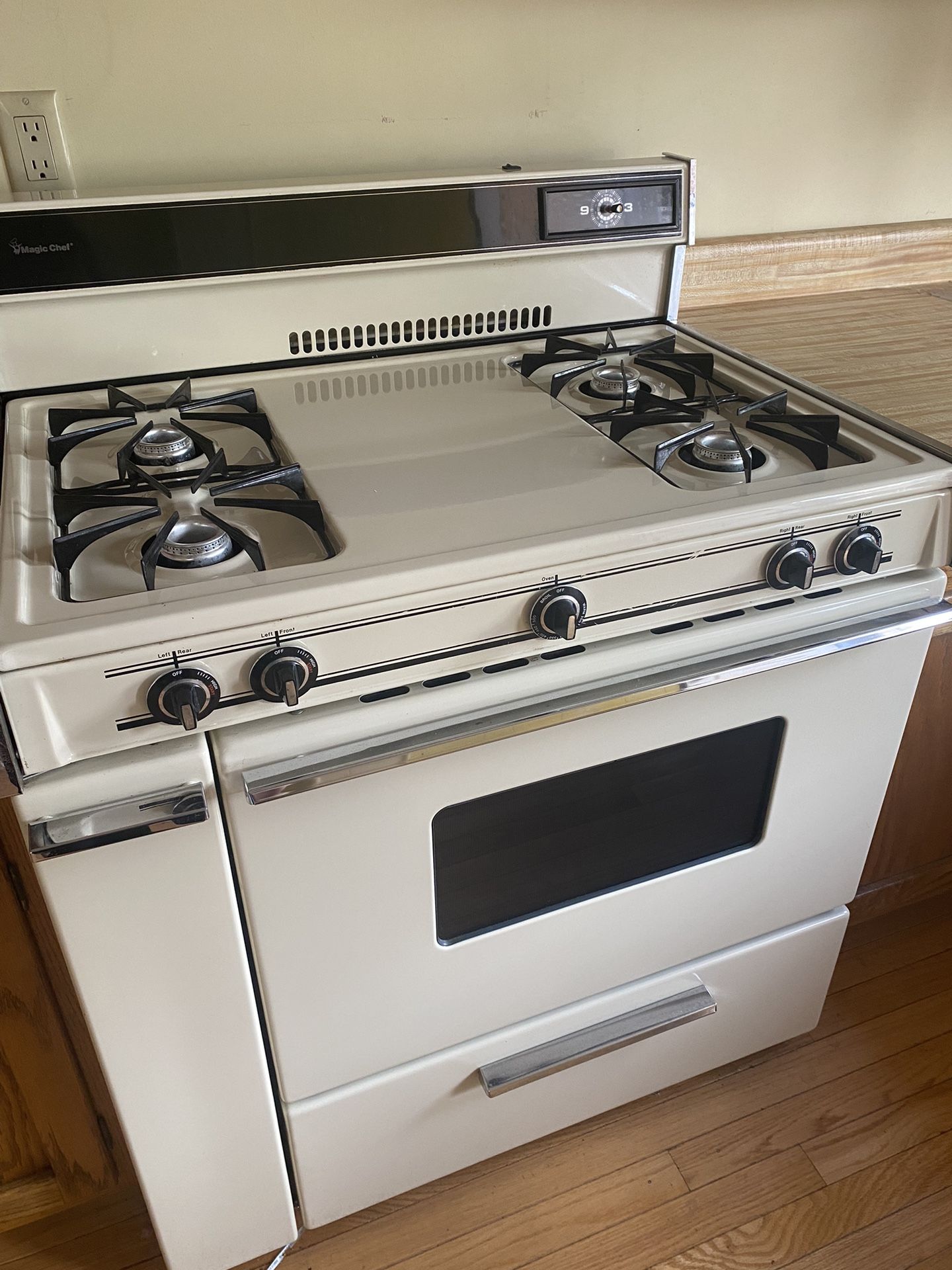Stove - 36” Magic Chef Mid-Century Modern