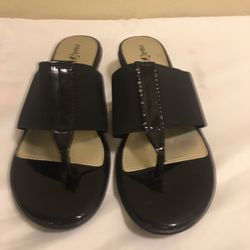 East 5th black patent leather slip on low heel sandals size 7