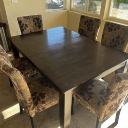 Kitchen / Dining Table w/ 6 Chairs
