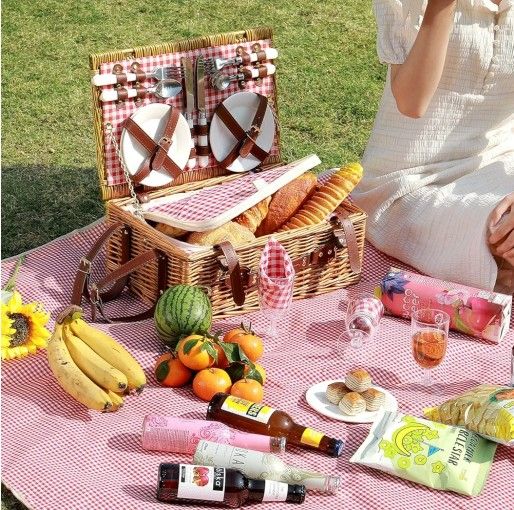 Picnic Basket for 4 Persons with Waterproof Picnic Blanket and Insulated Cooler, Large Wicker Picnic Basket