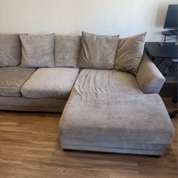 Ashley Sectional Couch (103 x 64)