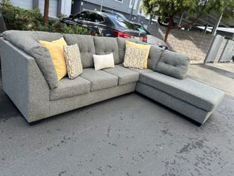 Gorgeous living spaces sectional couch !!