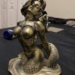 cool mermaid statue 