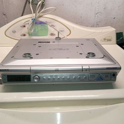 Under Cabinet Alarm Clock Radio With CD Player And Mega Bass 