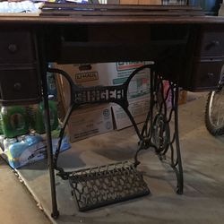 Antique Singer 1900s Sewing Machine Cabinet