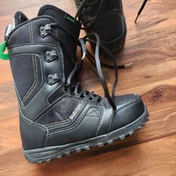 Size 9 Women's Black Snow Shoe Boots