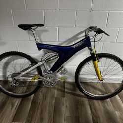 Vintage Y33 Trek Carbon Bike
