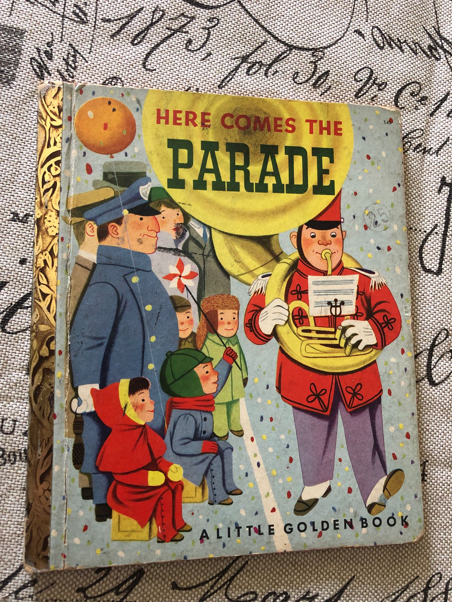 Vintage golden book here comes the parade - First edition 1951