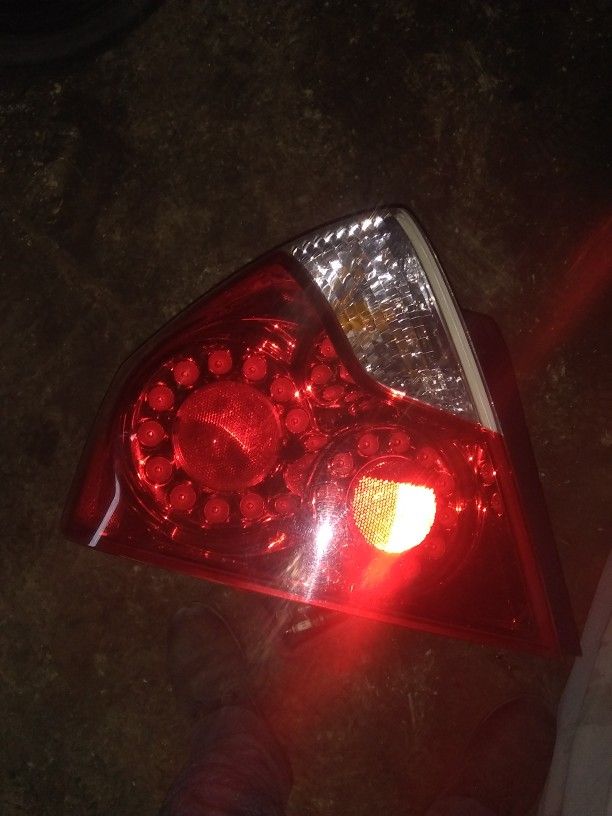 ***2007 Infiniti m35x left taillight $60***