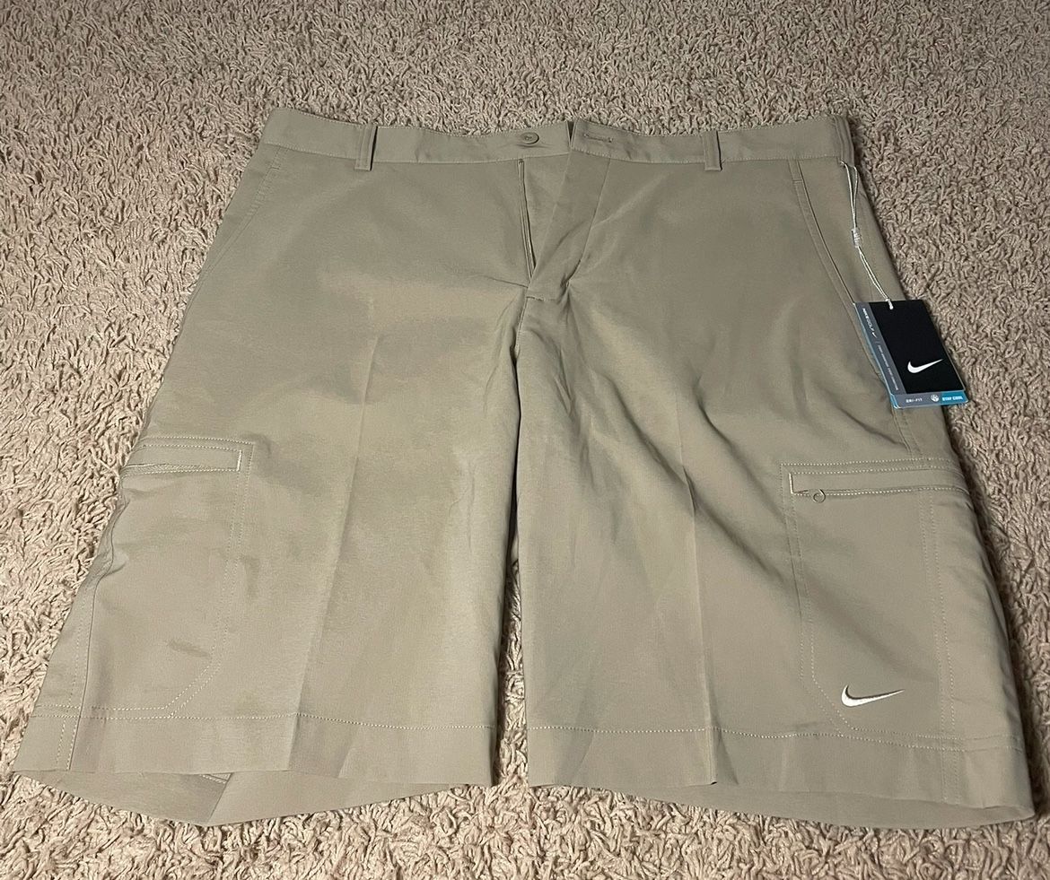 Nike Golf Mens Dri-Fit Lightweight Polyester/Spandex Blend Khaki Shorts 34