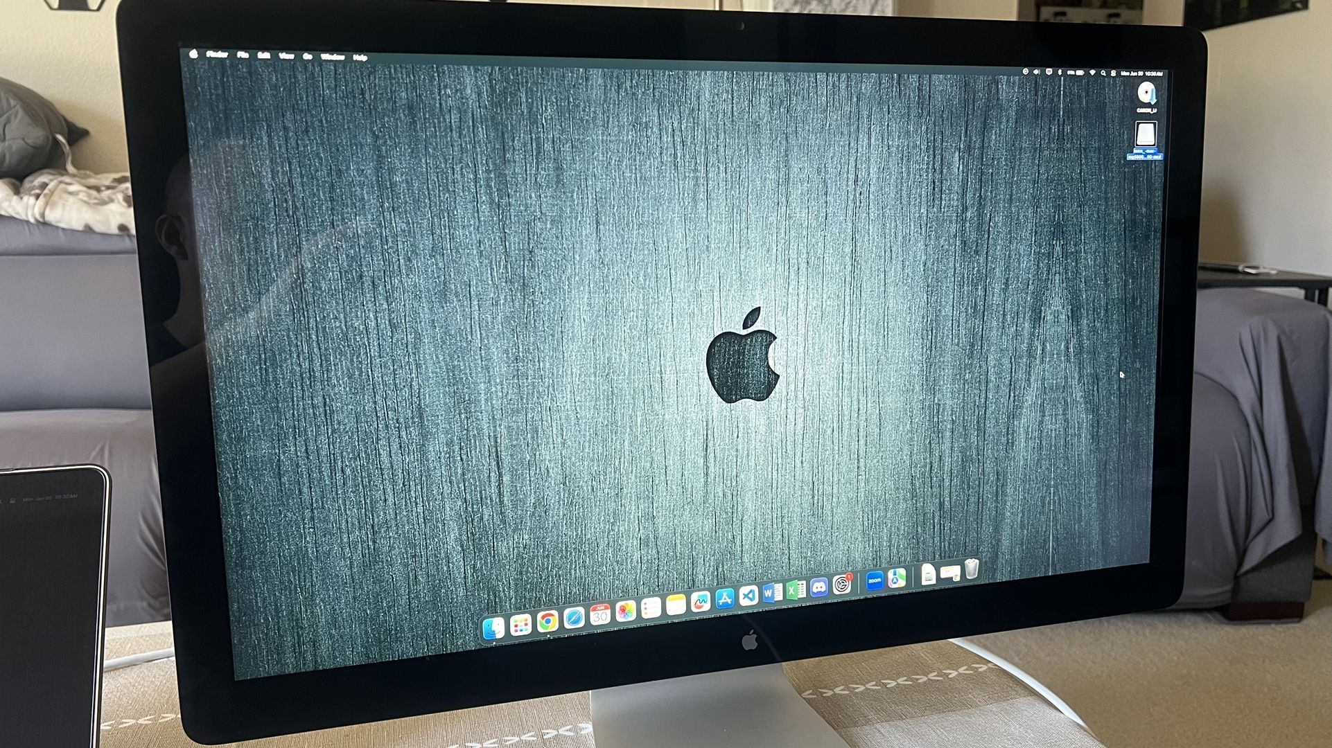 APPLE THUNDERBOLT DISPLAY 27" LCD WIDESCREEN MONITOR GOOD CONDITION