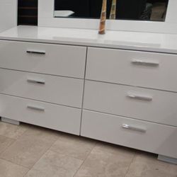 *Weekend Special!!!*---Charming Renaissance Dresser/Mirror Sets---Limited Stock!!!---Delivery Available😉