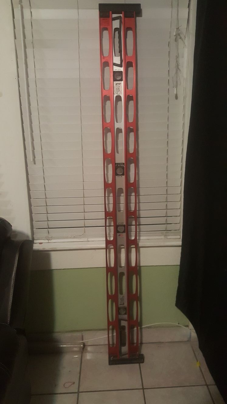nivel de extensión de 8 pies para plomear en buenas condiciones $300$---------- 8-foot extension level to reward in good conditions$300$