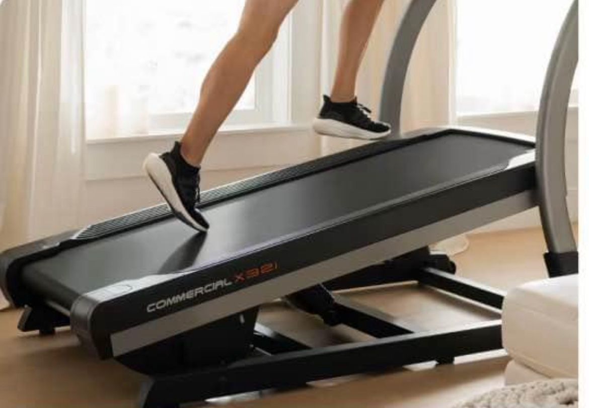 NordicTrack Commercial X32i Incline Treadmill