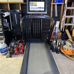 NordicTrack - Commercial 2450 Treadmill with 24" Pivoting Touchscreen - Black