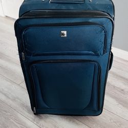 🧳💙 LARGE 29” Spinner Luggage Suitcase – Only $20 💙🧳  📍 Pickup: S. Durango & 215 near IKEA, Las Vegas  Travel-ready large suitcase with plenty of 