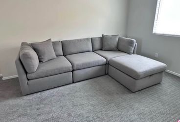 BEAUTIFUL MODULAR SECTIONAL COUCH