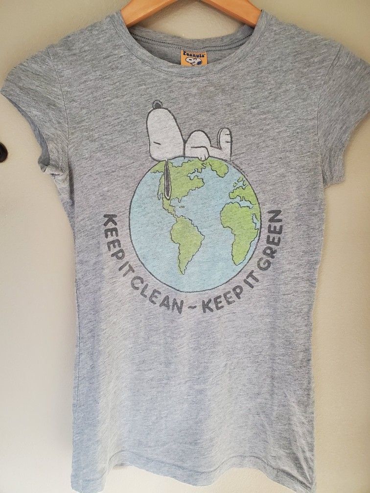 Keep It Clean Keep It Green Snoopy T-shirt - Womens XS