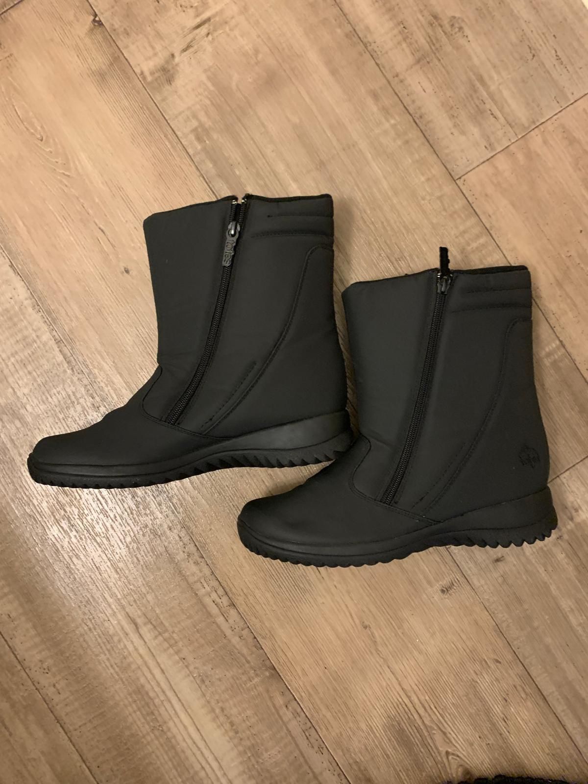 Waterproof Boot- Size 10