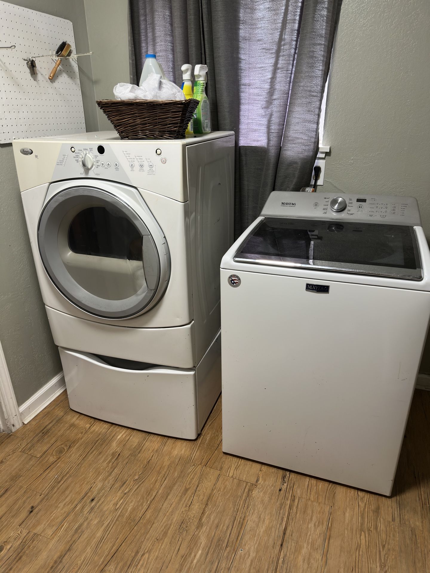 washer & Dryer /dresser W Mirror & Night Stand