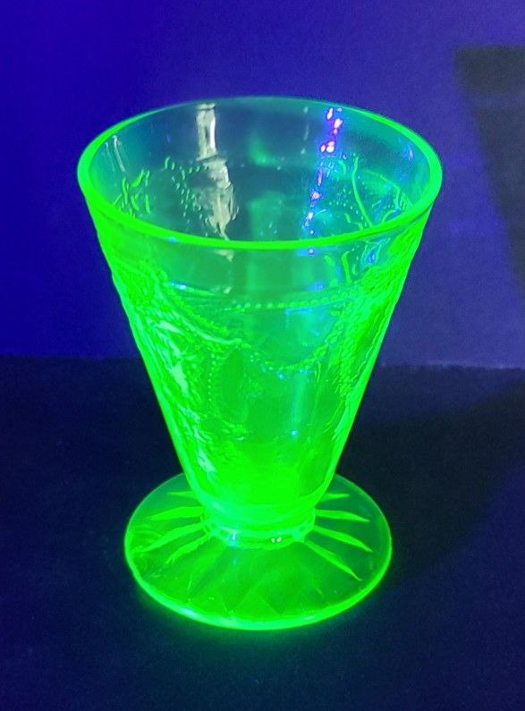 Vintage Anchor Hocking Cameo Ballerina Green Uranium Juice Tumbler/ Toothpick Holder