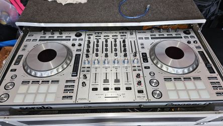 Pioneer DJ DDJ-SZ Limited Edition DJ Controller