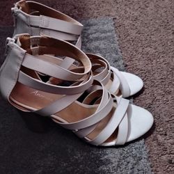 ******WOMAN'S BEAUTIFUL HEELS****** 