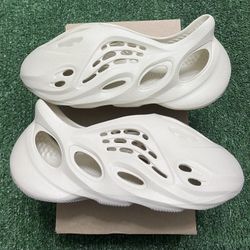 DS Adidas Yeezy Sand Foam Runners size 9