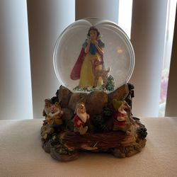 Disney’s Snow White and the Seven Dwarfs Collectible