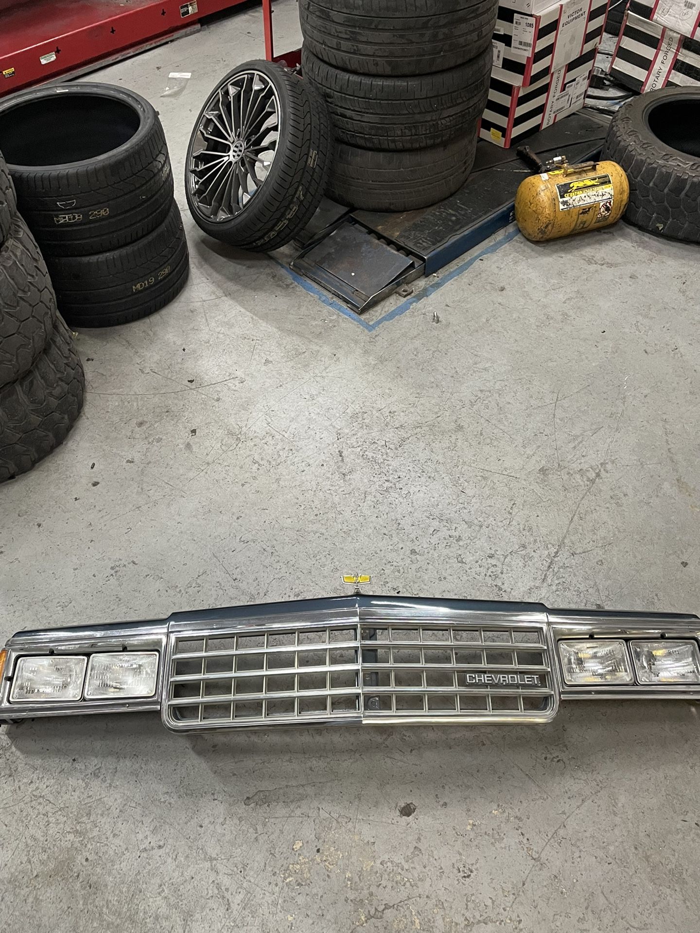 1985 Chevrolet Caprice front header panel