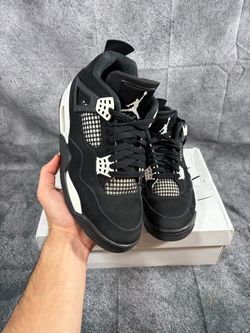 SIZE 8 | JORDAN 4 WHITE THUNDER WITH BOX | PRE-OWNED