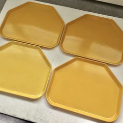 Set Of 4 Cambro Co. Trapezoid Shaped Cafeteria Style Trays Fiberglass 1970s 