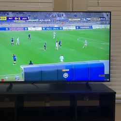 New Samsung 50 inch Class Crystal UHD DU7200 with remote and TV Stand