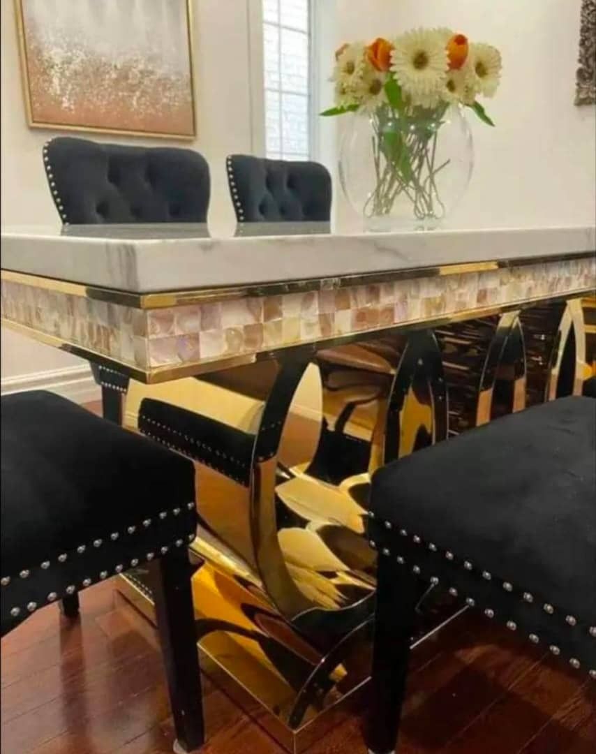 Dinning table and chairs 