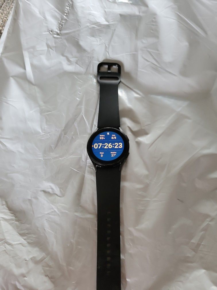 UNLOCKED SAMSUNG GALAXY WATCH4 40 MM IN BLACK