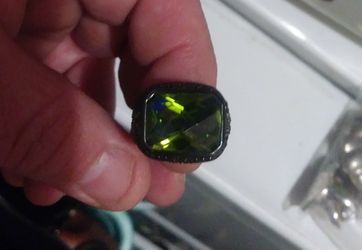 Big showy green peridot faceted ring nice!!!