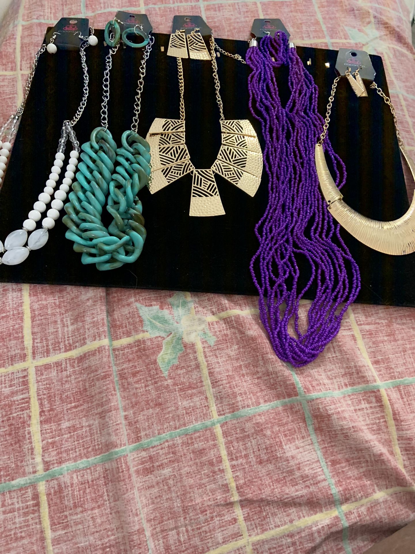 Paparrazzi Jewelry lot 200 pieces. Assortment of necklaces with complimentary earrings and earrings, bracelet and rings.