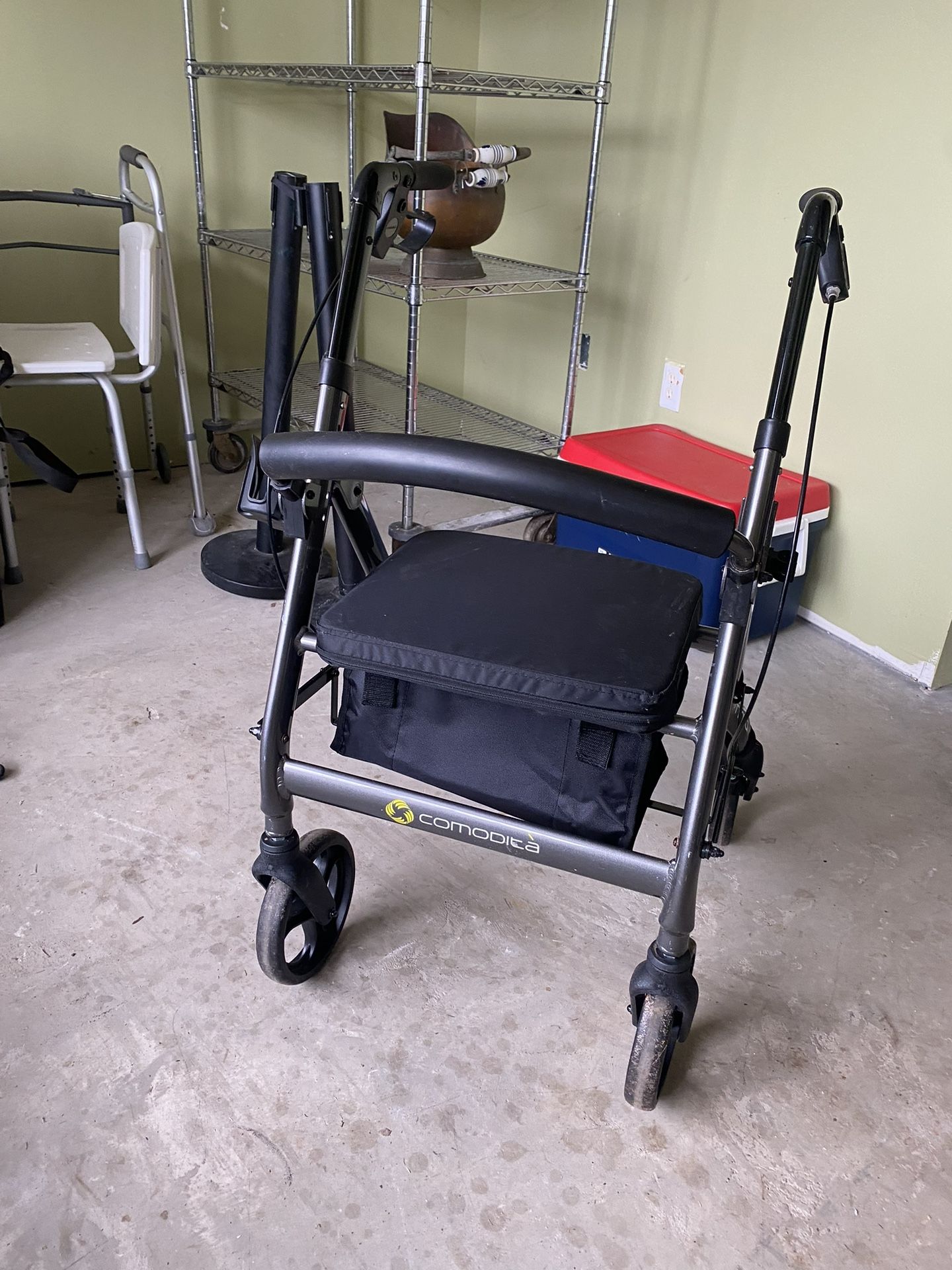 Rolling walker