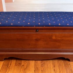 Vintage Lane Cedar Chest – Virginia Maid – Solid Wood Storage Bench