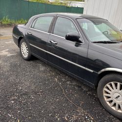 2002 Lincoln Town Car