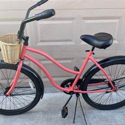 SCHWINN WOMENS BEACH CRUISER BIKE. (L) 26"x2.35. single Speed. EXCELLLENT CONDITION WITH FRESHLY TUNE UP 👌🏼