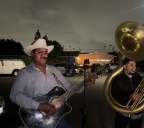 Grupo con tuba 2 estilos  por el mismo precio acordeon guitarra y tuba y 2 guitarras y la tuba