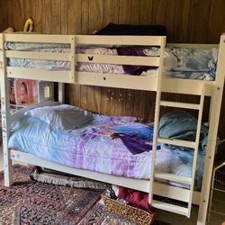 Like new very clean bunk bed  Twin with Ladder, Wooden, 