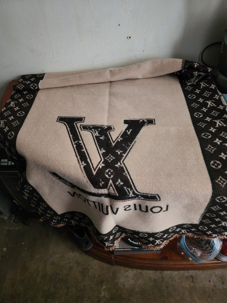 Louis Vuitton Monogram Scarf Shall 