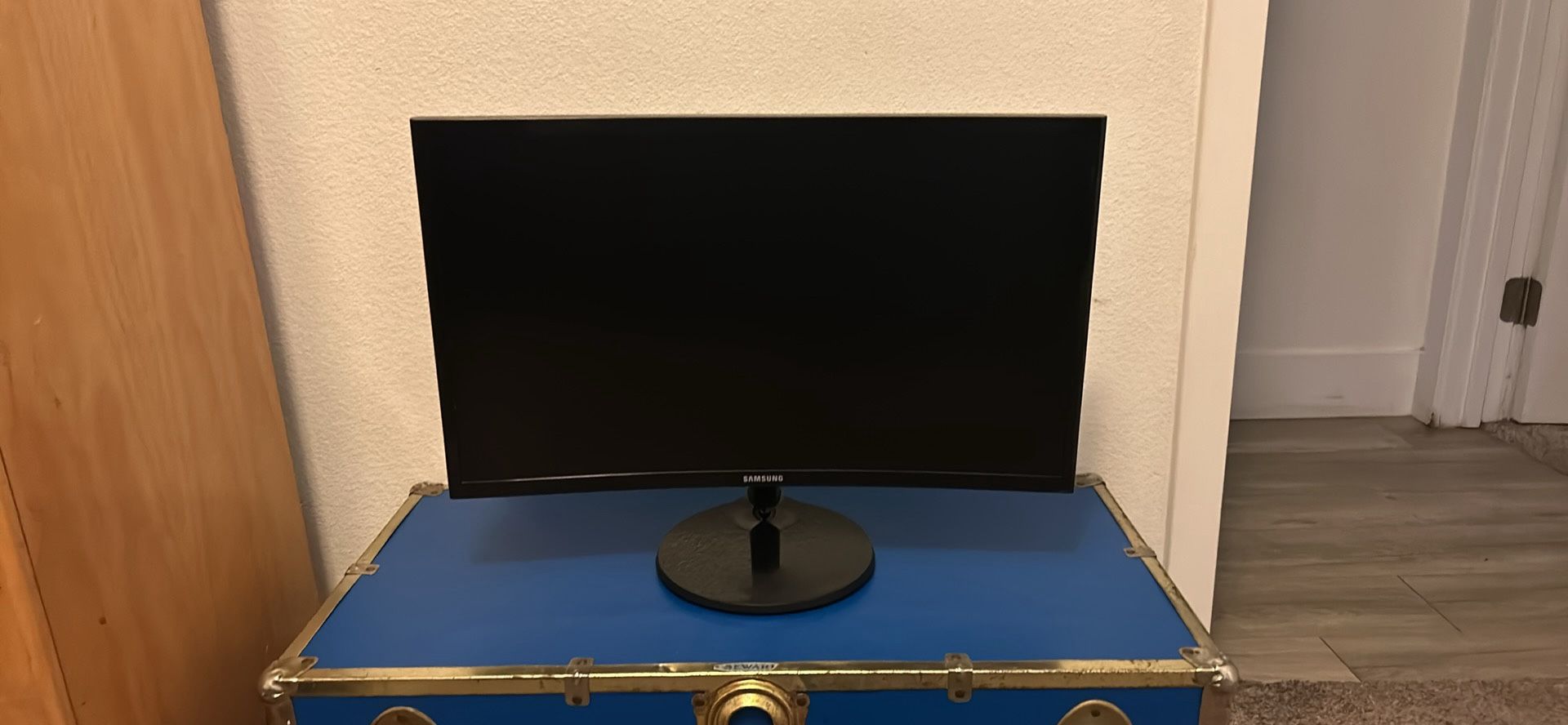 Samsung CF390 Series curved LED monitor