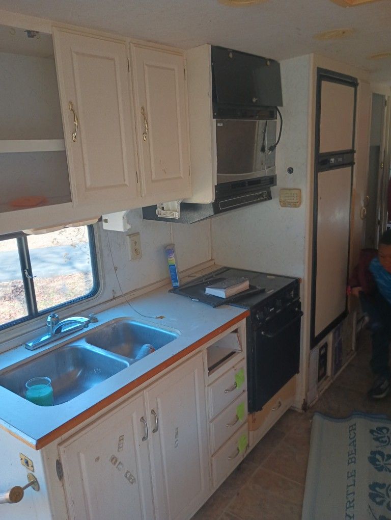 1999 Winnebago Adventurer Inside Pics !!!