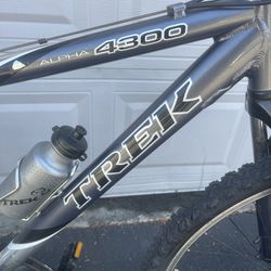 Trek Mountain Bike Medium And Wheels 26”