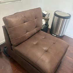 Brown Leather Accent Chair – Clean & Comfortable